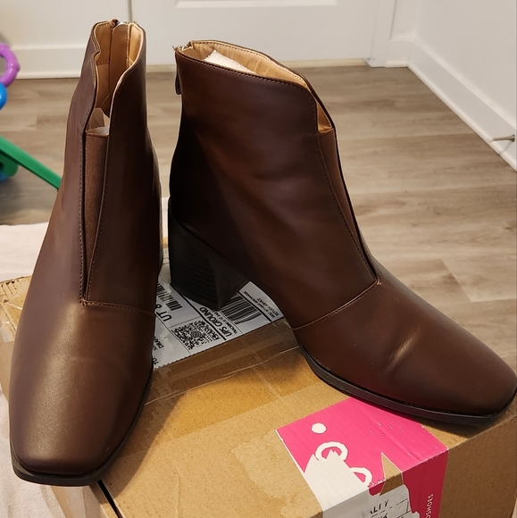 Brown size 10 booties - Picture 2 of 4